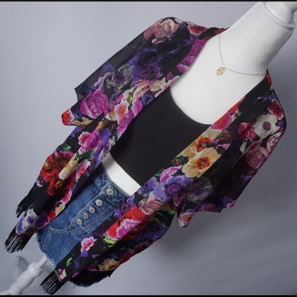 LAST CHANCE ‼️Kimono shawl by L.A Hearts